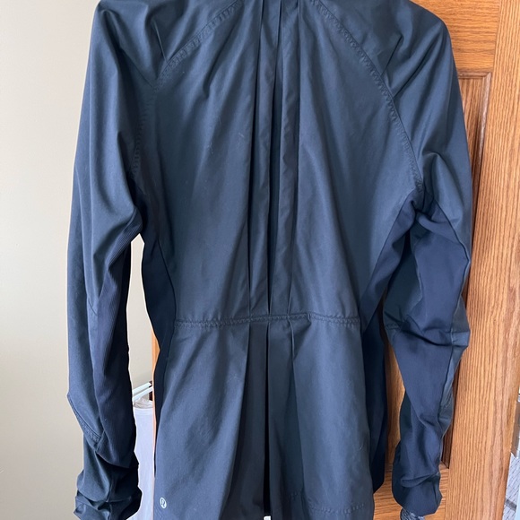 Lululemon ahead of the curve jacket - Picture 2 of 2